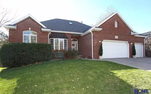 3311 Williamsburg Dr, Lincoln, NE 68516