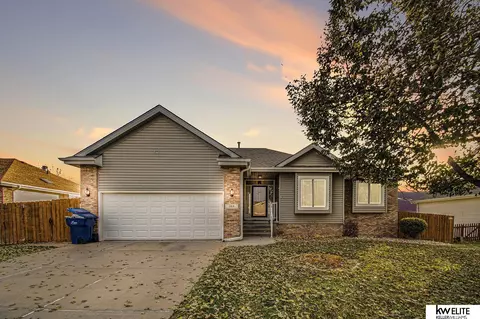 105 S Fall Creek Rd, Papillion, NE 68133