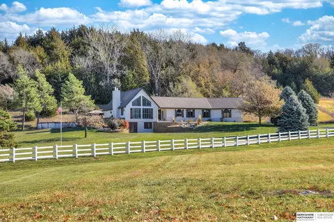 25295 Old Lincoln Hwy, Honey Creek, IA 51542