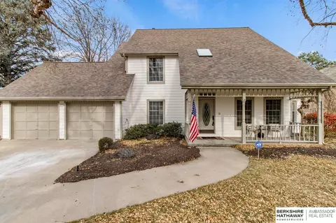 10582 Adams Dr, Omaha, NE 68127