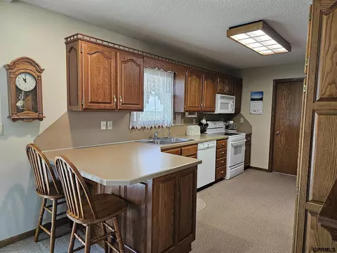 1314 Crest View Ave, Beatrice, NE 68310 photo 4