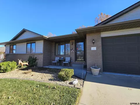 1314 Crest View Ave, Beatrice, NE 68310 photo 2