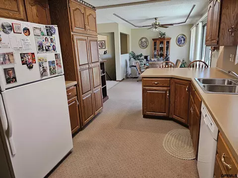 1314 Crest View Ave, Beatrice, NE 68310 photo 3