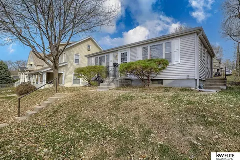 1135 S 33rd St, Omaha, NE 68105