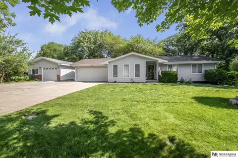15702 Meadow Rdg, Springfield, NE 68059