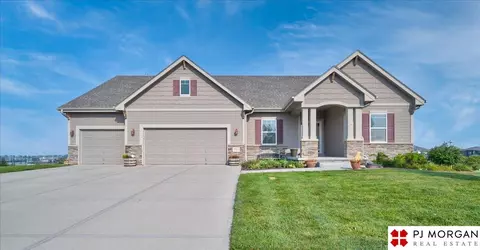 18615 Alder Cir, Omaha, NE 68136