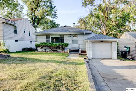 5810 Manderson St, Omaha, NE 68104