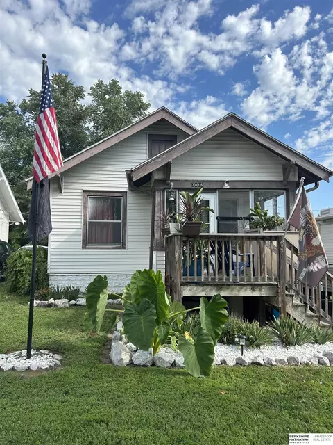 3016 Arcadia Ave, Omaha, NE 68111