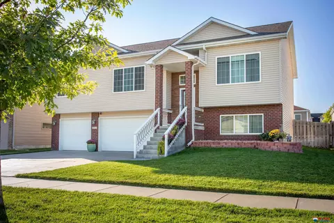 8911 Colby St, Lincoln, NE 68505