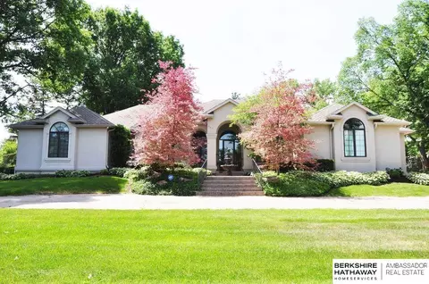 8811 Western Ave, Omaha, NE 68114