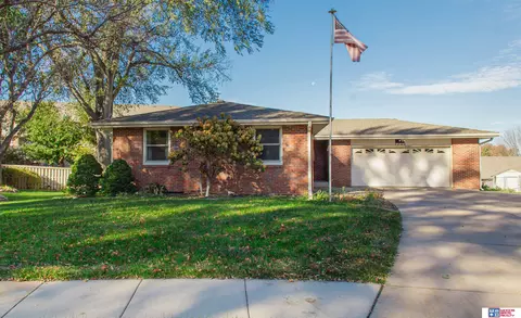 7200 Greenwood Ct, Lincoln, NE 68507