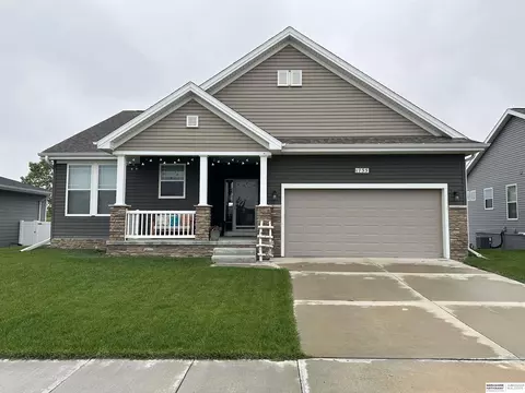 1733 SW Derek Ave, Lincoln, NE 68522