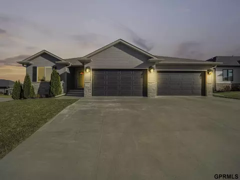 1350 N 101st St, Lincoln, NE 68527