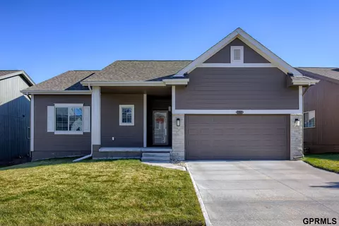 7711 N 90 St, Omaha, NE 68122