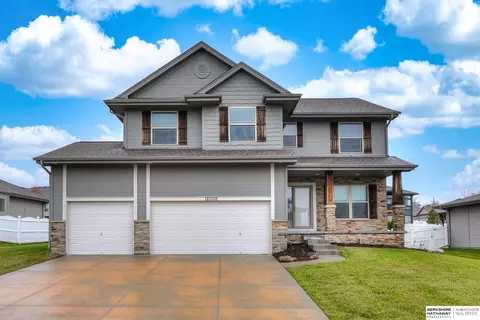 12008 Longshore Ave, Papillion, NE 68046