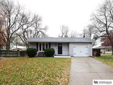 913 Circle Dr, Milford, NE 68405