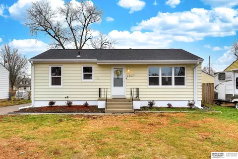 2527 Wayne St, Bellevue, NE 68005
