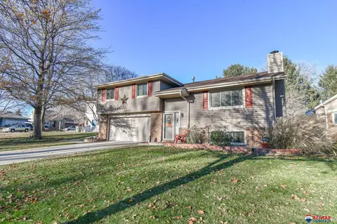 8508 Horizon Dr, Lincoln, NE 68505