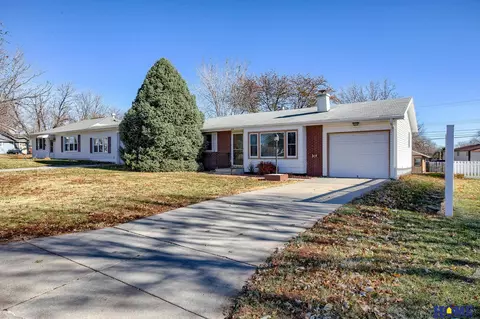 2430 N Main St, Lincoln, NE 68521
