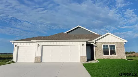 1740 Taylor Ln, Fremont, NE 68025