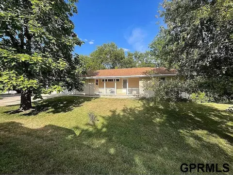 6317 Pine Ridge Rd, Elkhorn, NE 68022