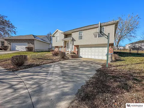 2056 Indigo Ct, Lincoln, NE 68521