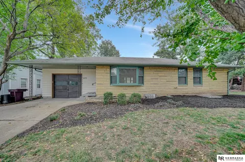 6031 Vine St, Lincoln, NE 68505