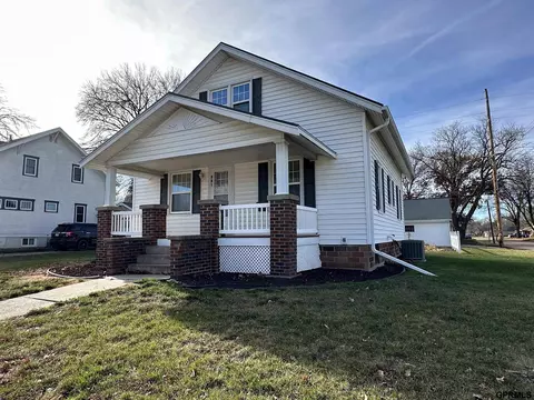 221 N Main St, Wilber, NE 68465