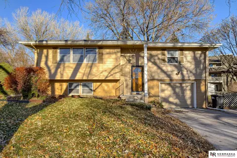 11306 T Cir, Omaha, NE 68137