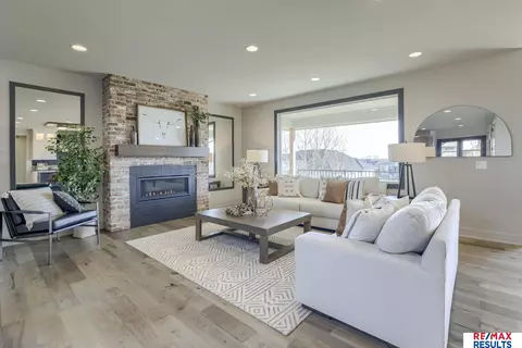 2007 S 211 St, Elkhorn, NE 68022