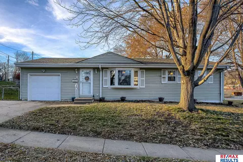 9212 Fowler Cir, Omaha, NE 68134