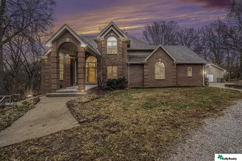 10505 N 53 St, Omaha, NE 68152