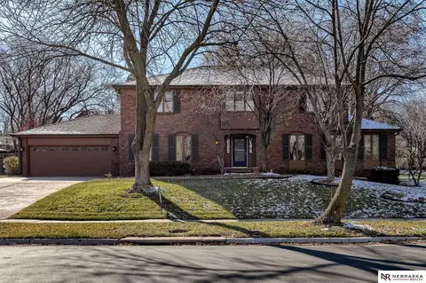 1821 Devonshire Dr, Lincoln, NE 68506