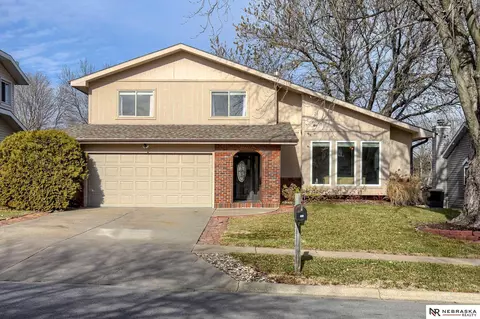 900 W Burt Dr, Lincoln, NE 68521