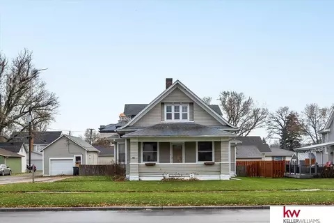 108 E 5th St, Logan, IA 51546