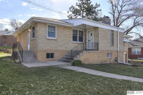 107 S 69 St, Omaha, NE 68132