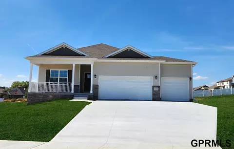 8132 N 170 Ter, Bennington, NE 68007