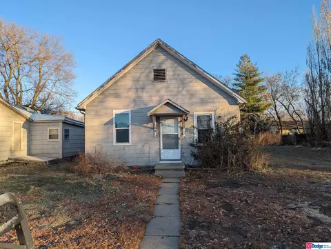 856 W 6th St, Fremont, NE 68025