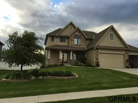 12518 S 77th St, Papillion, NE 68046