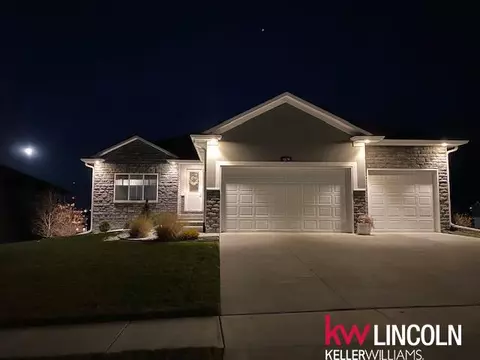 9820 Drakensberg Ave, Lincoln, NE 68516