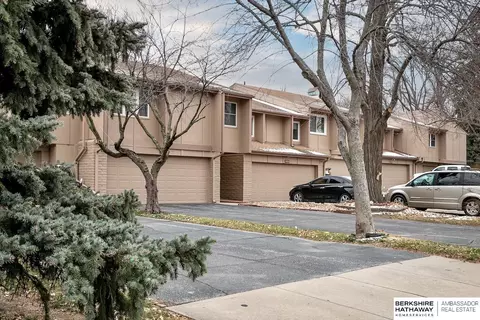 8703 Meadows Pkwy, La Vista, NE 68138