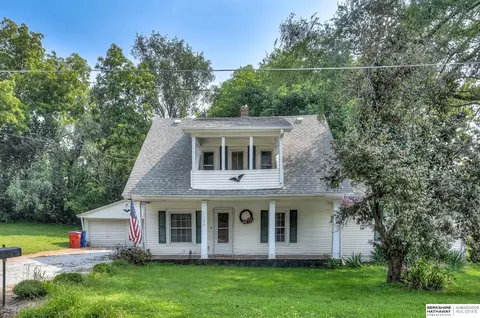 706 Walnut St, Louisville, NE 68037