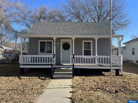 808 5th St, Aurora, NE 68818