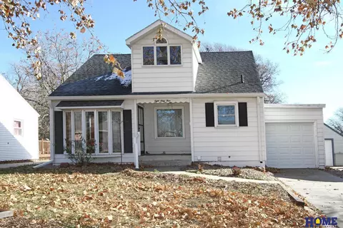 864 S 44th St, Lincoln, NE 68510