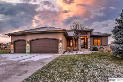 11661 Deer Creek Dr, Omaha, NE 68142