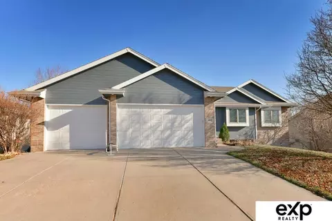 10019 S 203rd Cir, Gretna, NE 68028