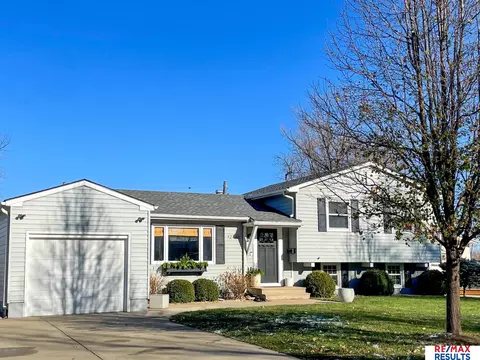 12746 B St, Omaha, NE 68144