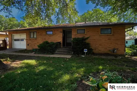 2134 S 48th St, Lincoln, NE 68506