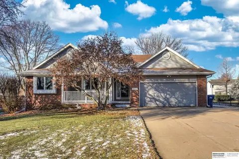 210 Barrington Dr, Gretna, NE 68028