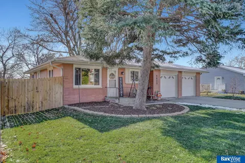 6825 Orchard St, Lincoln, NE 68505